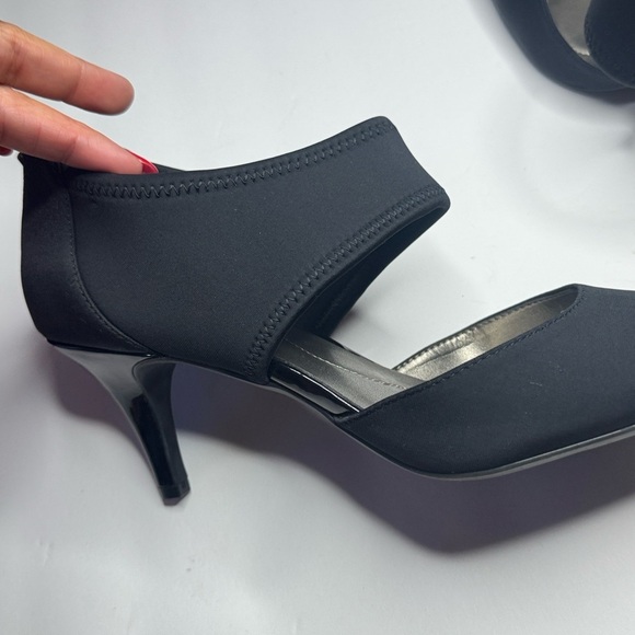 Shoes Bandolino Women's Black Pointed Toe Shoes - Picture 4 of 8